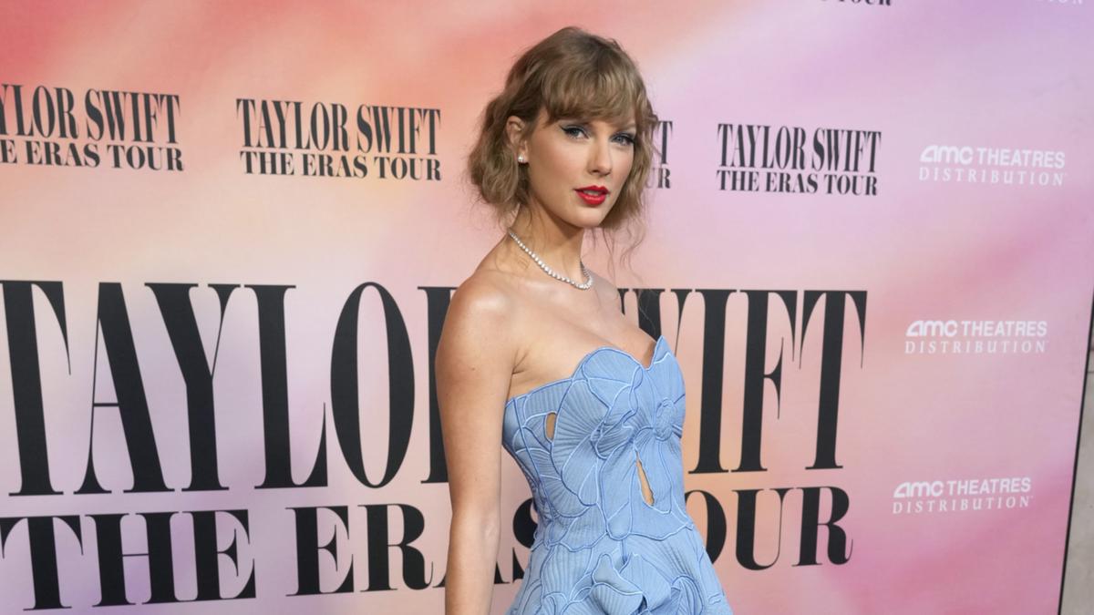 Taylor Swift’s Appearance At the Premiere of The Eras Tour Sends Fans Raving