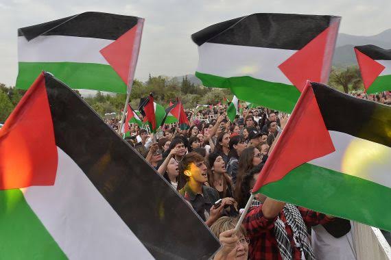 #FreePalestine: Women of  Gulshan-e-Iqbal  Protest War Crimes Against Gaza